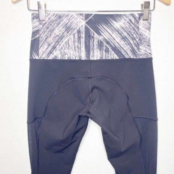 Lululemon Black & White Hot to Street Crop Leggings 6 Small - Picture 7 of 12